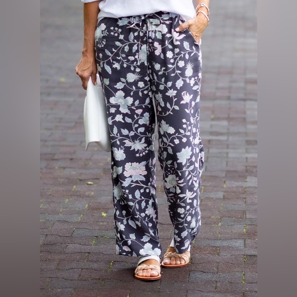 NWT LOFT Women’s Small Gray Floral Wide Leg Pants